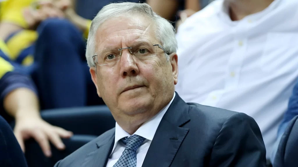 Aziz Yıldırım Kimdir? İş hayatı ve Fenerbahçe kariyeri 1 aziz yildirim fenerbahce 1d38ax52ypq81ovvc4x2s8w6j AkF9di.tmp
